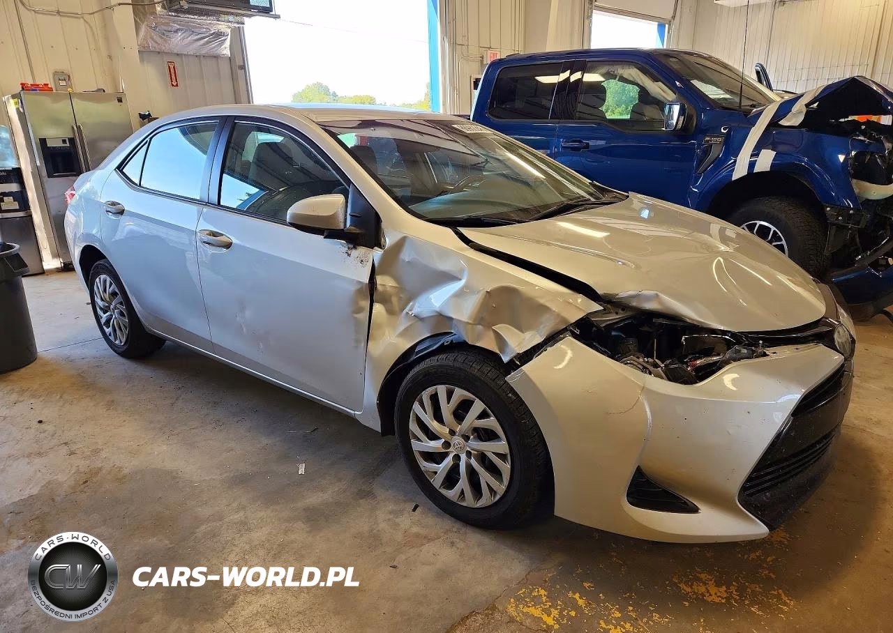 2017 Toyota Corolla Le VIN:2T1BURHE3HC811682 - 4