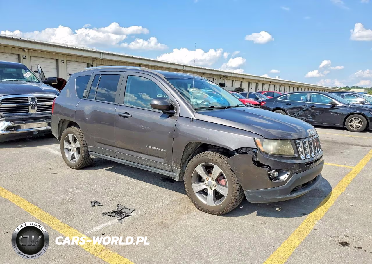 2016 Jeep Compass Latitude VIN:1C4NJDEB4GD657892 - 4