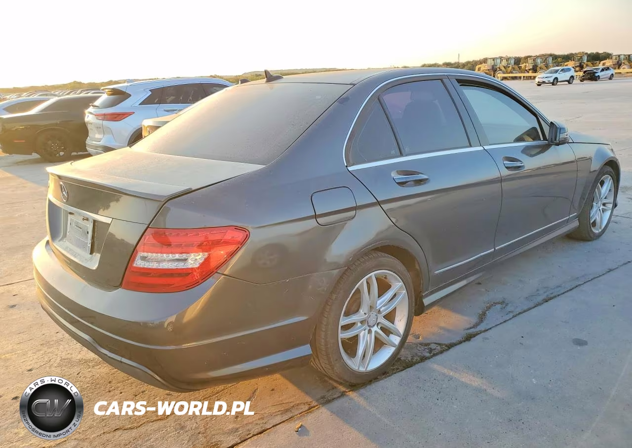 2013 Mercedes-Benz C 250 VIN:WDDGF4HB4DR300853 - 3