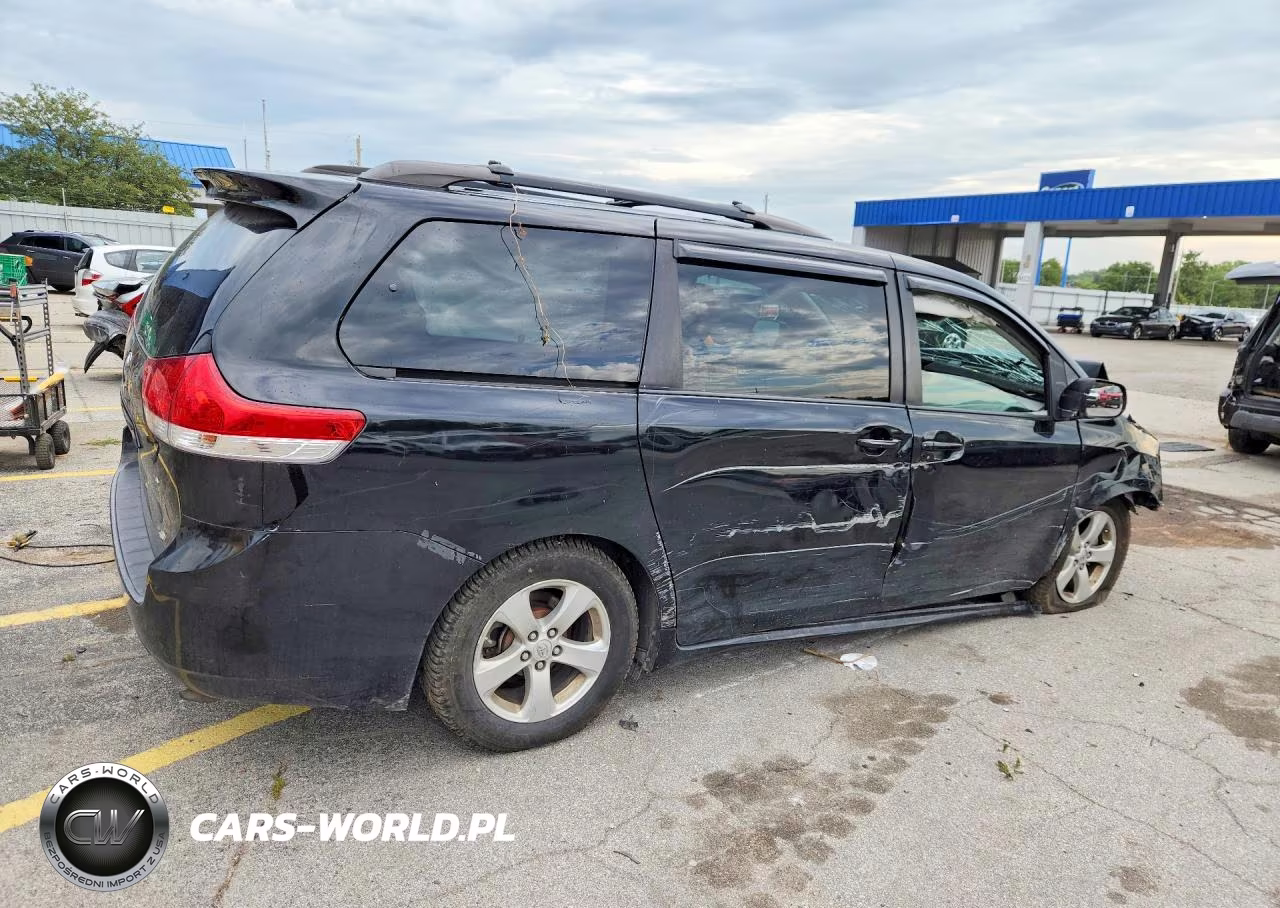 2014 Toyota Sienna Le VIN:5TDKK3DC7ES426815 - 3