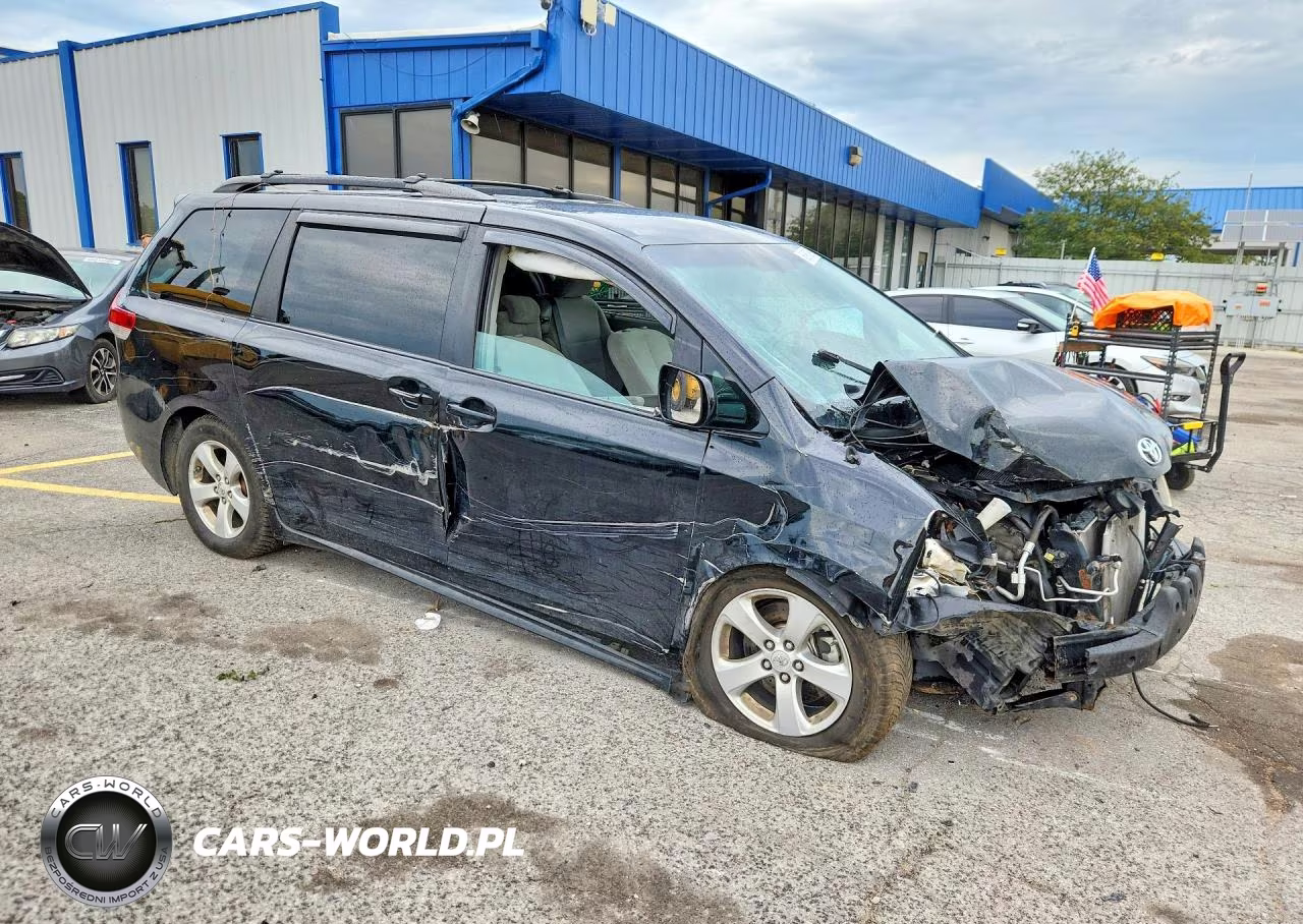 2014 Toyota Sienna Le VIN:5TDKK3DC7ES426815 - 4