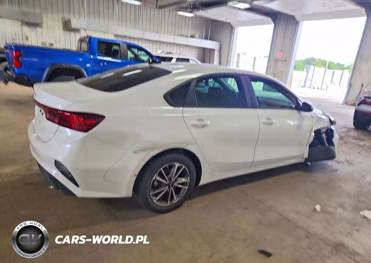 2024 Kia Forte Lxs VIN:3KPF24AD0RE760351 - 3