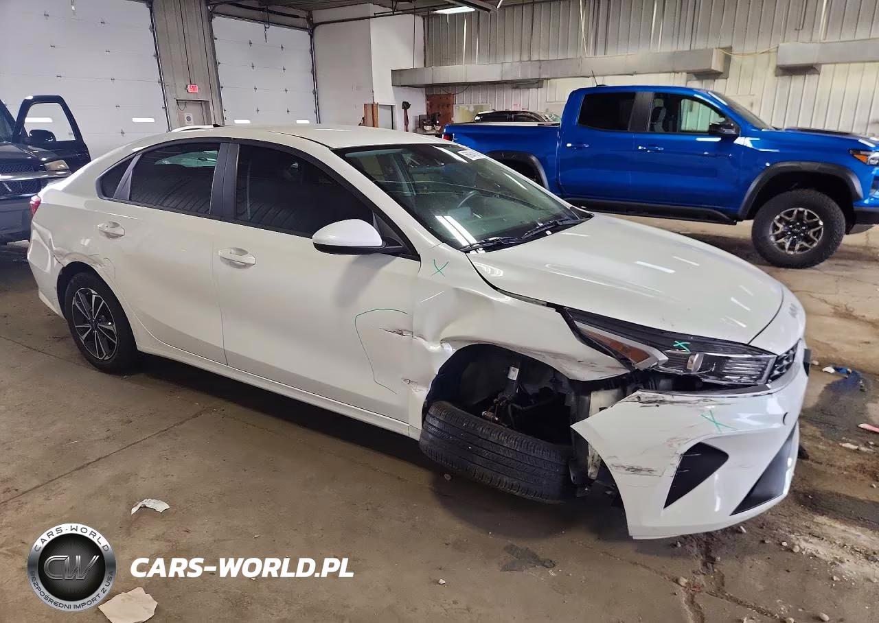 2024 Kia Forte Lxs VIN:3KPF24AD0RE760351 - 4