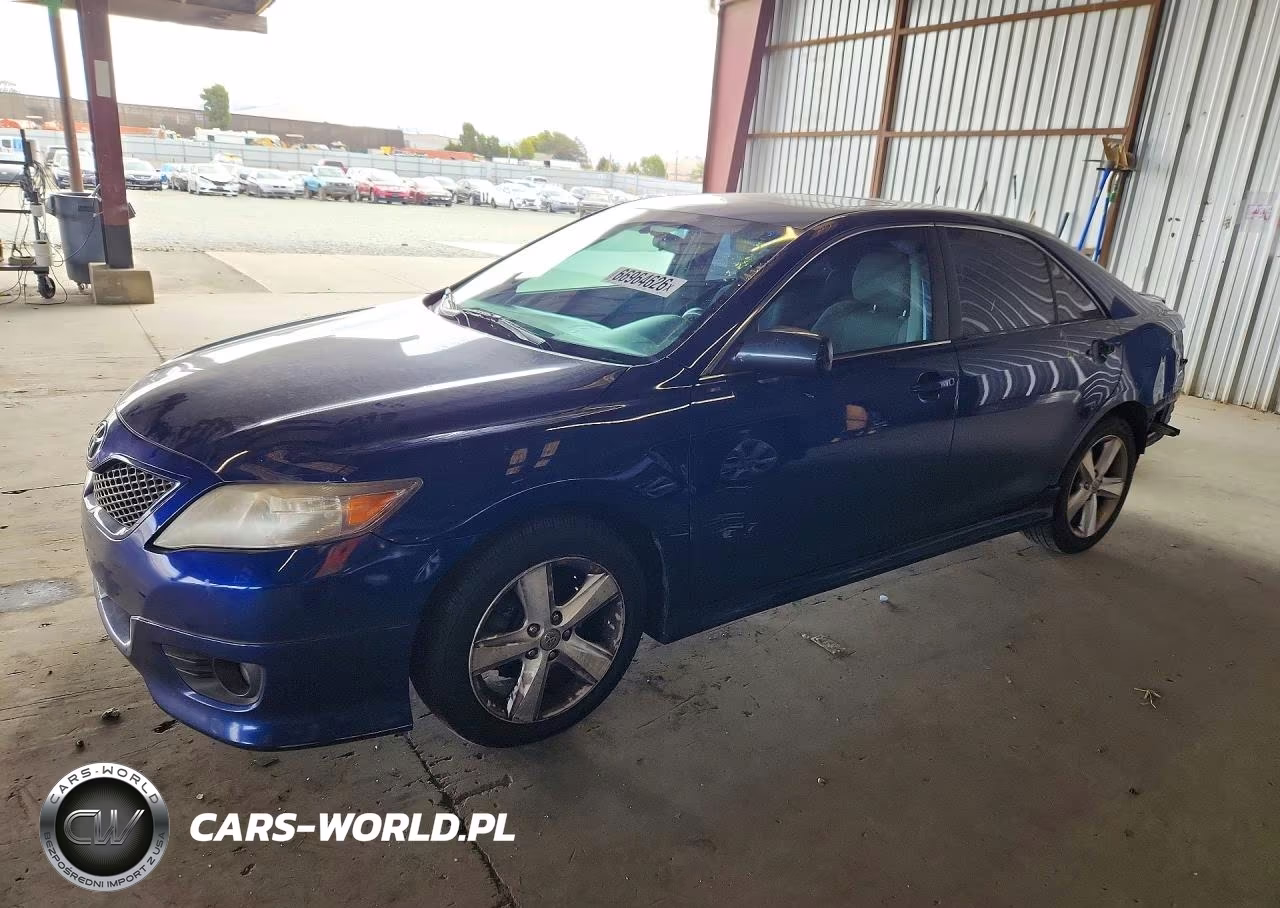 2010 Toyota Camry Se – zdjęcie 1 z 13
