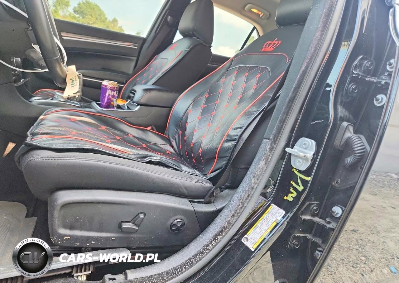 2021 Chrysler 300 Touring VIN:2C3CCAAGXMH595967 - 12