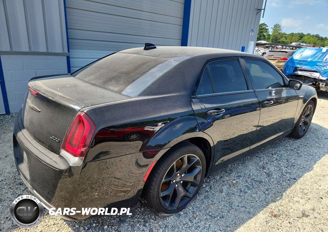 2021 Chrysler 300 Touring VIN:2C3CCAAGXMH595967 - 3