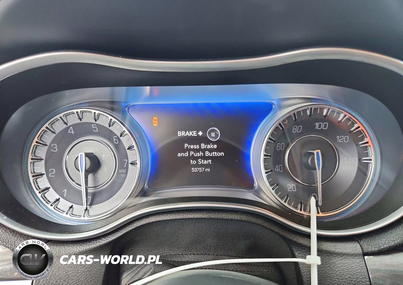 2021 Chrysler 300 Touring VIN:2C3CCAAGXMH595967 - 9
