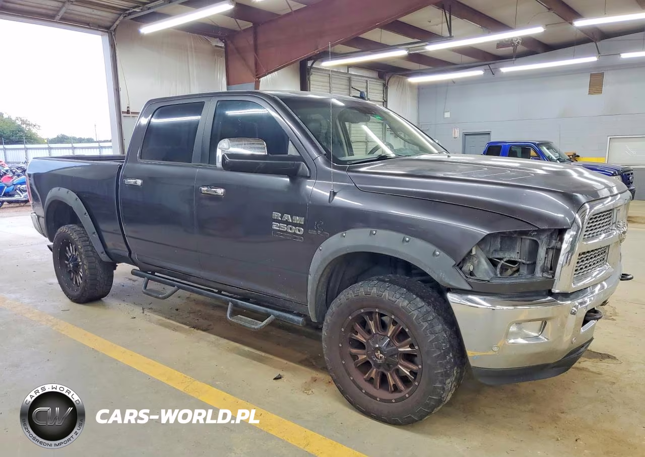 2017 Ram 2500 Laramie VIN:3C6UR5FL4HG581149 - 4