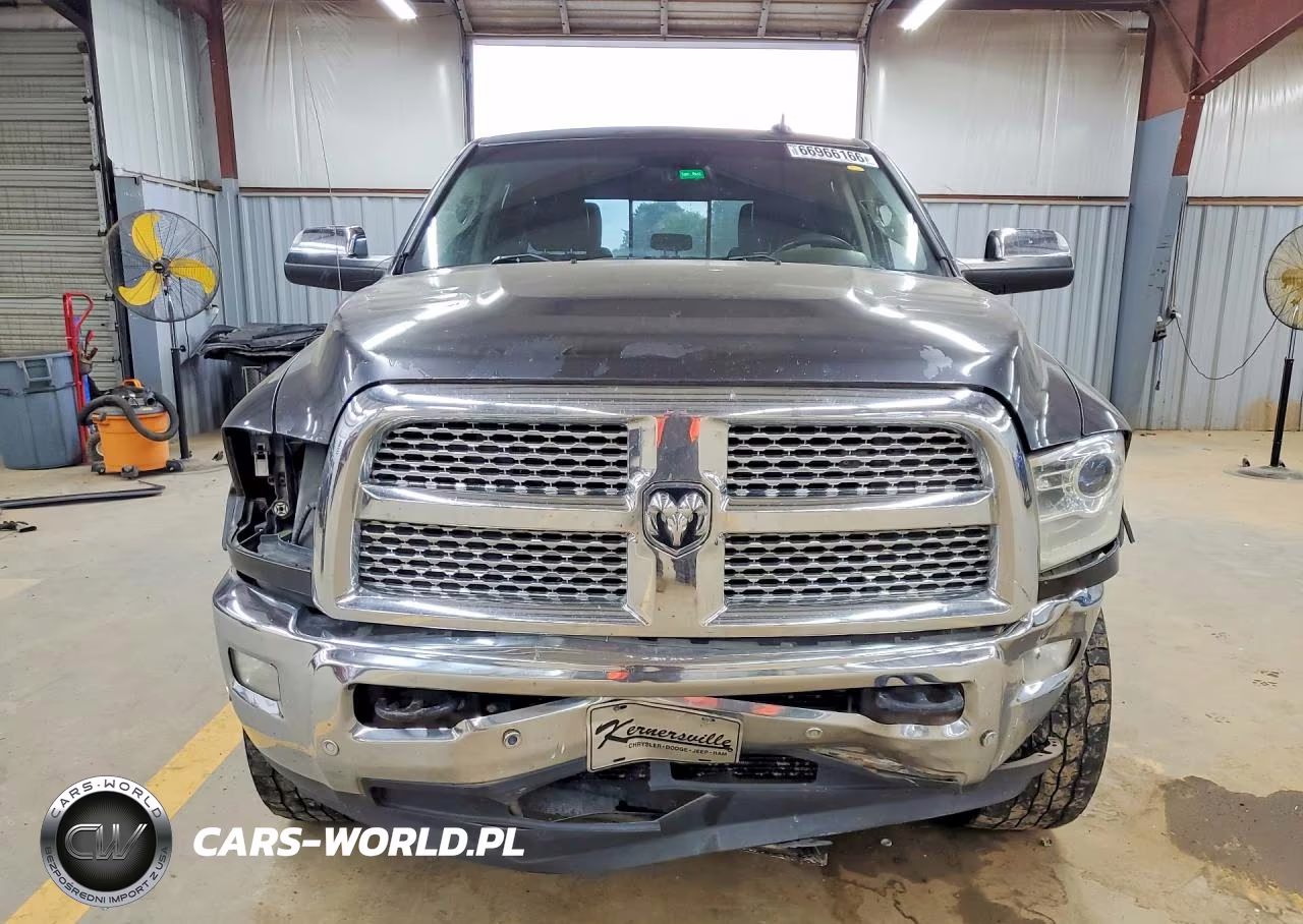 2017 Ram 2500 Laramie VIN:3C6UR5FL4HG581149 - 5