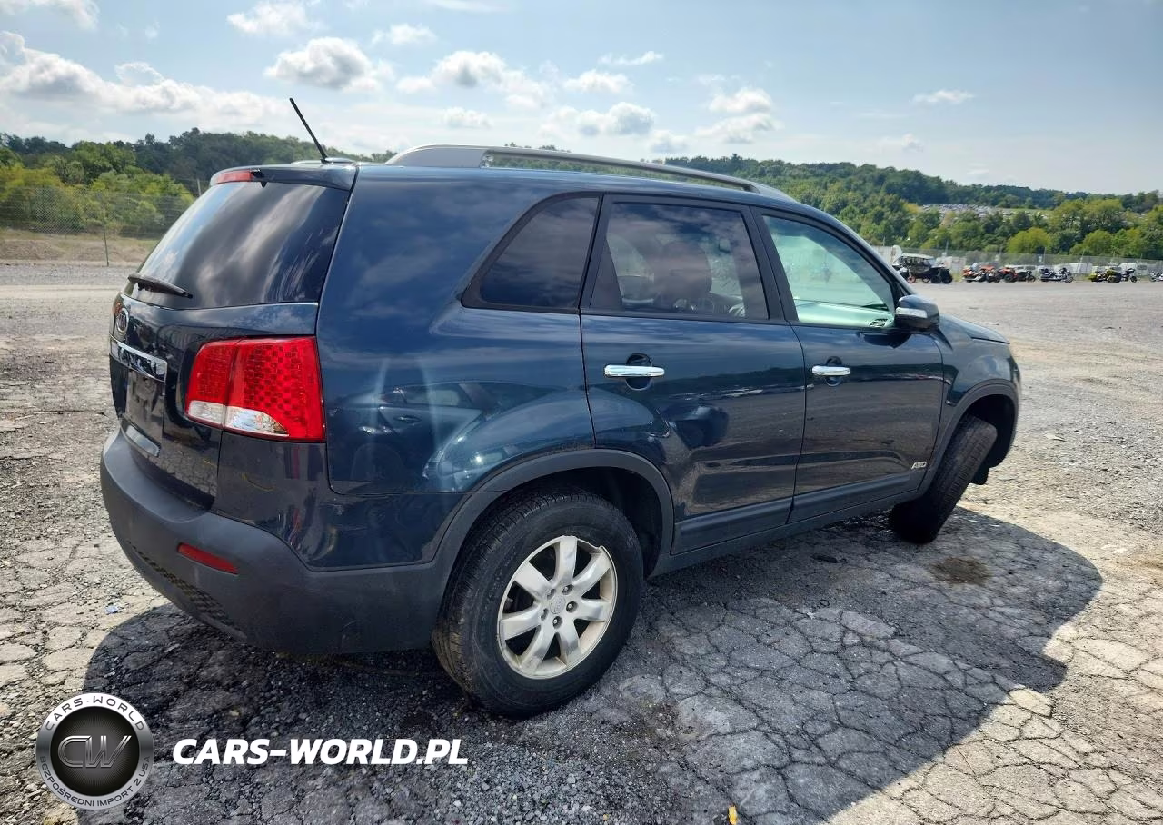 2011 Kia Sorento Lx VIN:5XYKTCA19BG141543 - 3