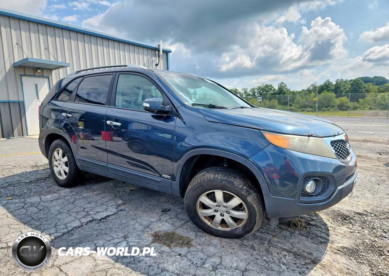 2011 Kia Sorento Lx VIN:5XYKTCA19BG141543 - 4
