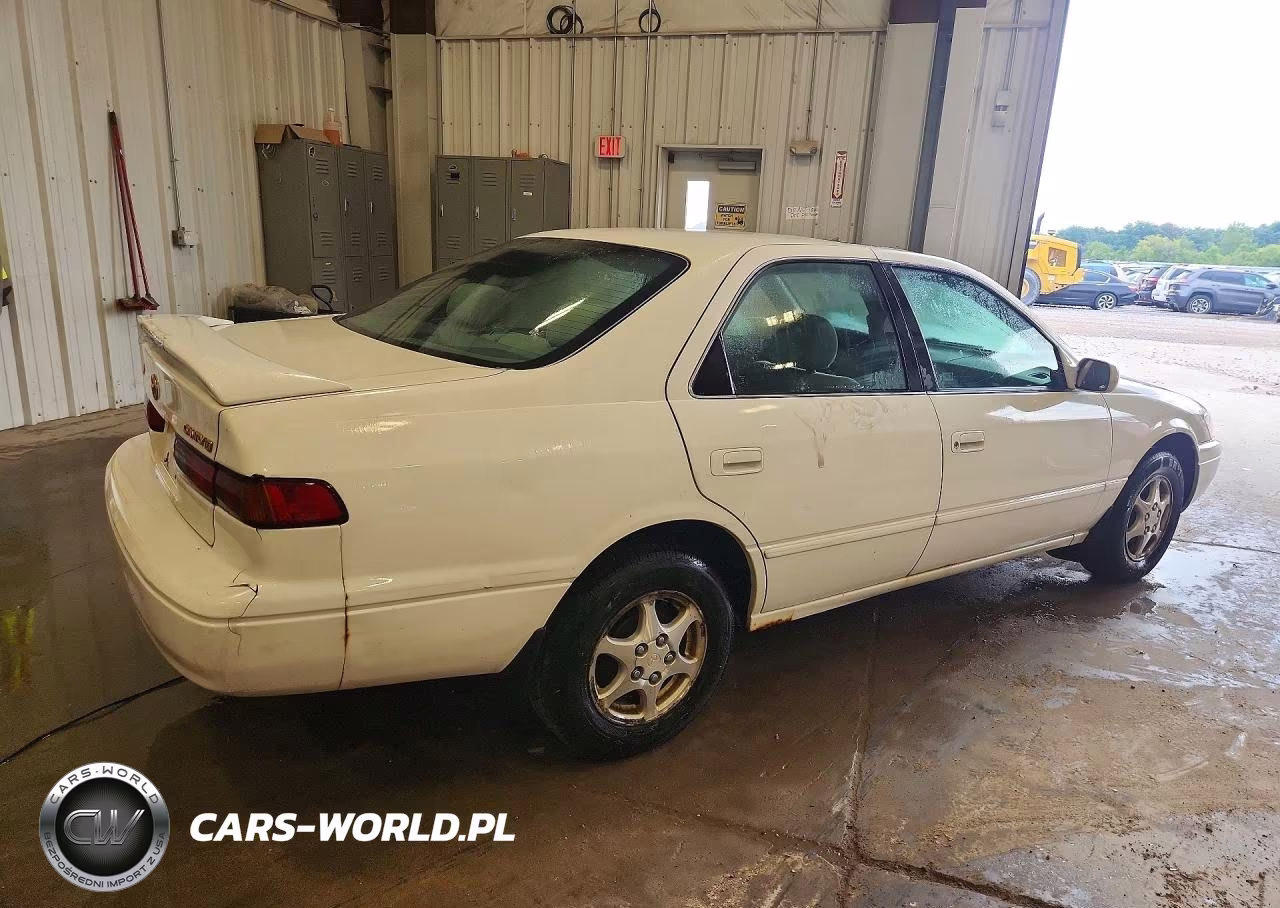 1999 Toyota Camry Le VIN:4T1BG22K3XU462193 - 3