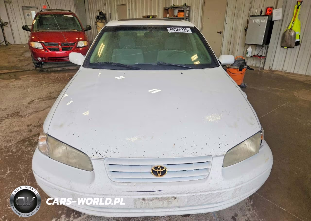 1999 Toyota Camry Le VIN:4T1BG22K3XU462193 - 5