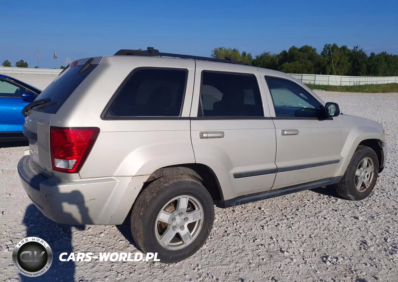 2007 Jeep Grand Cherokee Laredo VIN:1J8GR48K97C582537 - 3