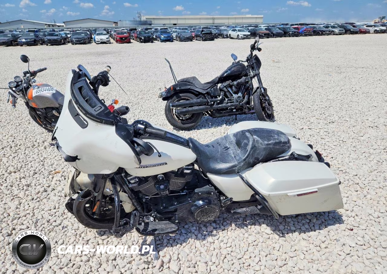 2018 Harley-Davidson Flhxs Street Glide Special VIN:1HD1KRC1XJB633035 - 3