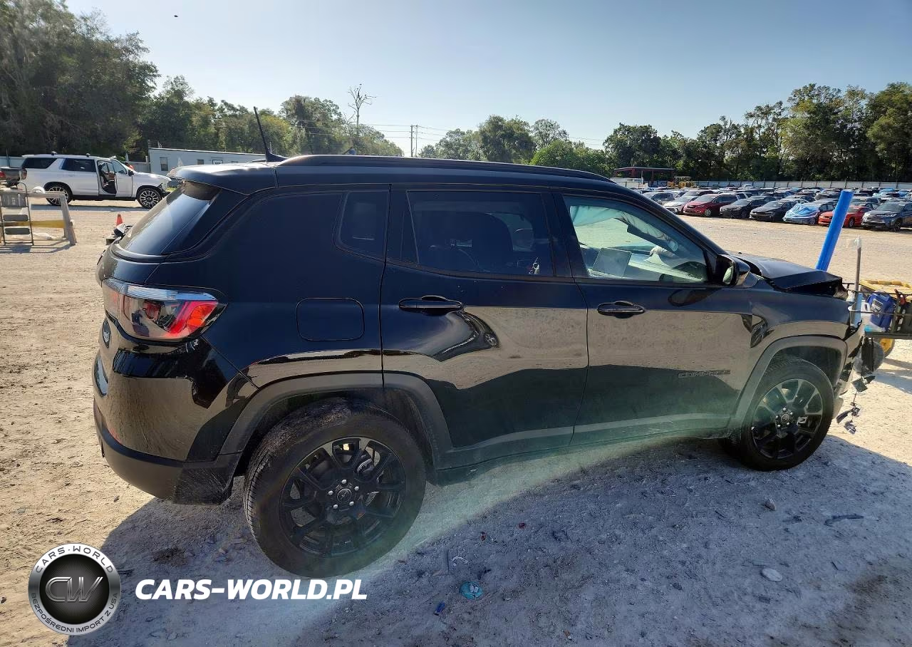 2025 Jeep Compass Latitude VIN:3C4NJDBN7ST570800 - 3
