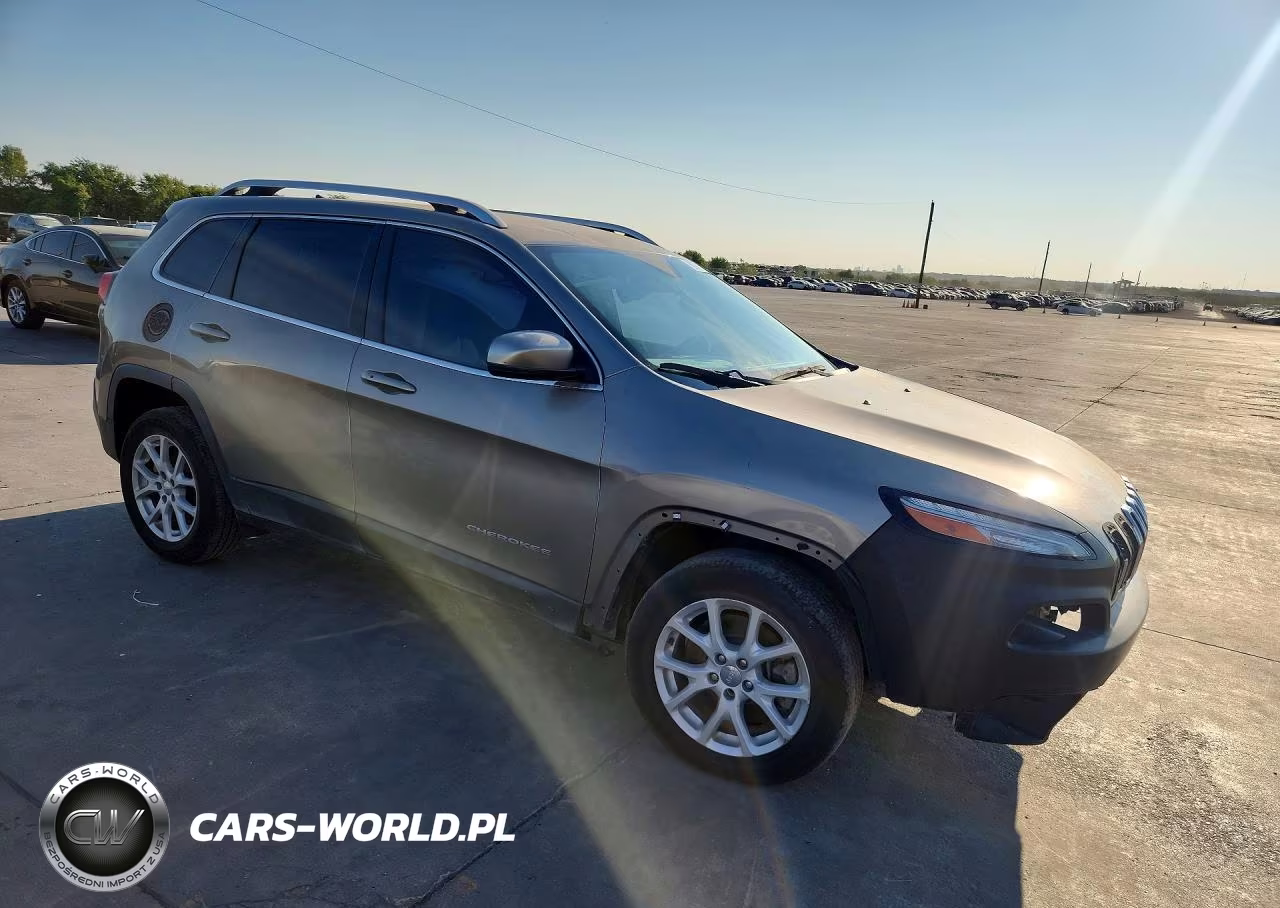 2017 Jeep Cherokee Latitude VIN:1C4PJLCB4HW644412 - 4