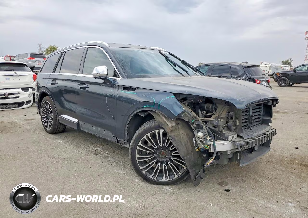 2020 Lincoln Aviator Black Label VIN:5LM5J9XC3LGL28301 - 4
