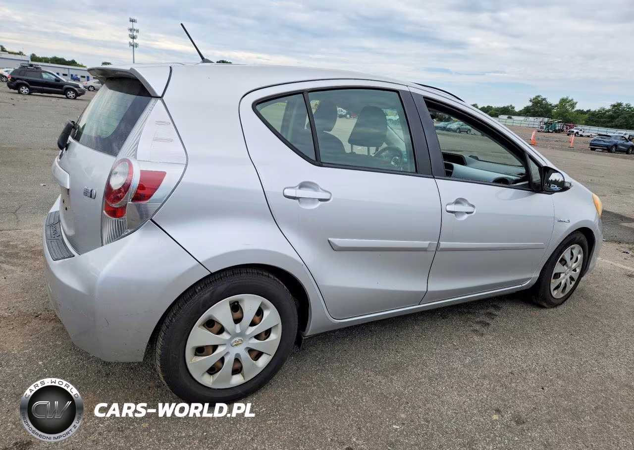 2012 Toyota Prius C Two VIN:JTDKDTB33C1512937 - 3