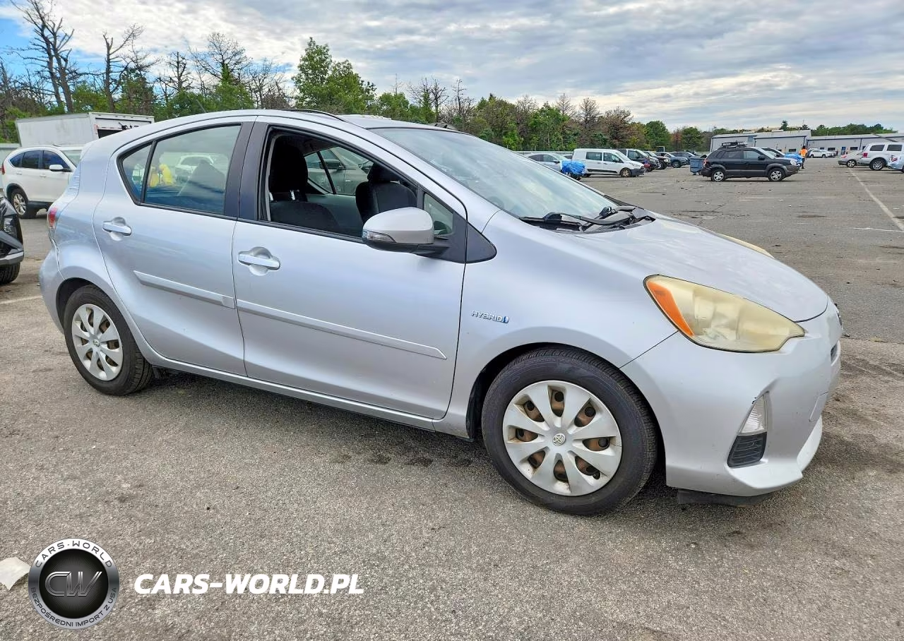 2012 Toyota Prius C Two VIN:JTDKDTB33C1512937 - 4