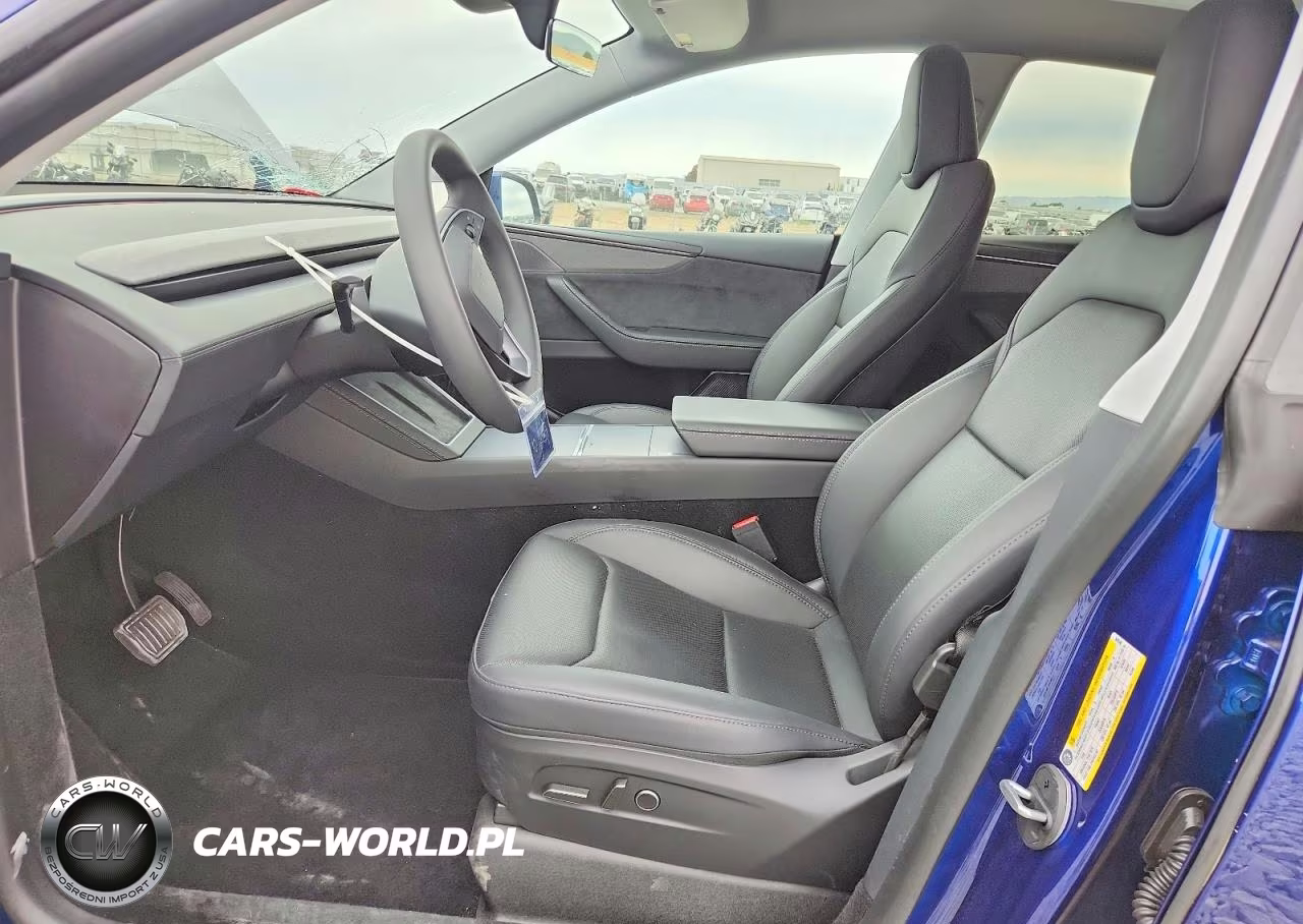 2026 Tesla Model Y VIN:7SAYGDED1TF542640 - 7