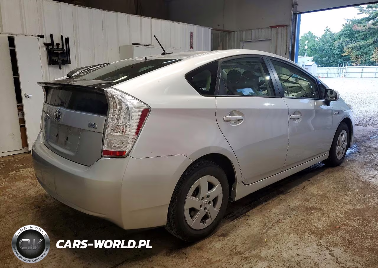 2011 Toyota Prius Two VIN:JTDKN3DU5B5306187 - 3