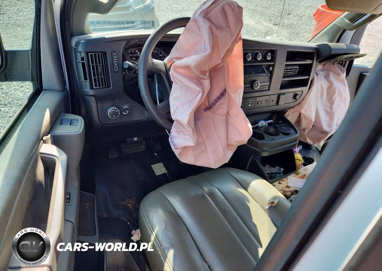 2018 Chevrolet Express G2500 VIN:1GCWGBFP2J1236294 - 8