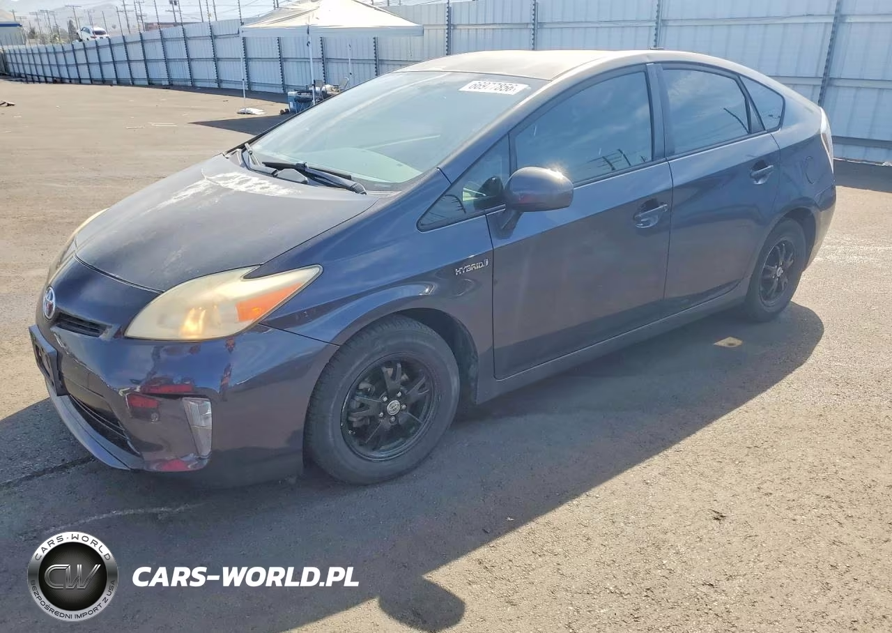2013 Toyota Prius Two – zdjęcie 1 z 12