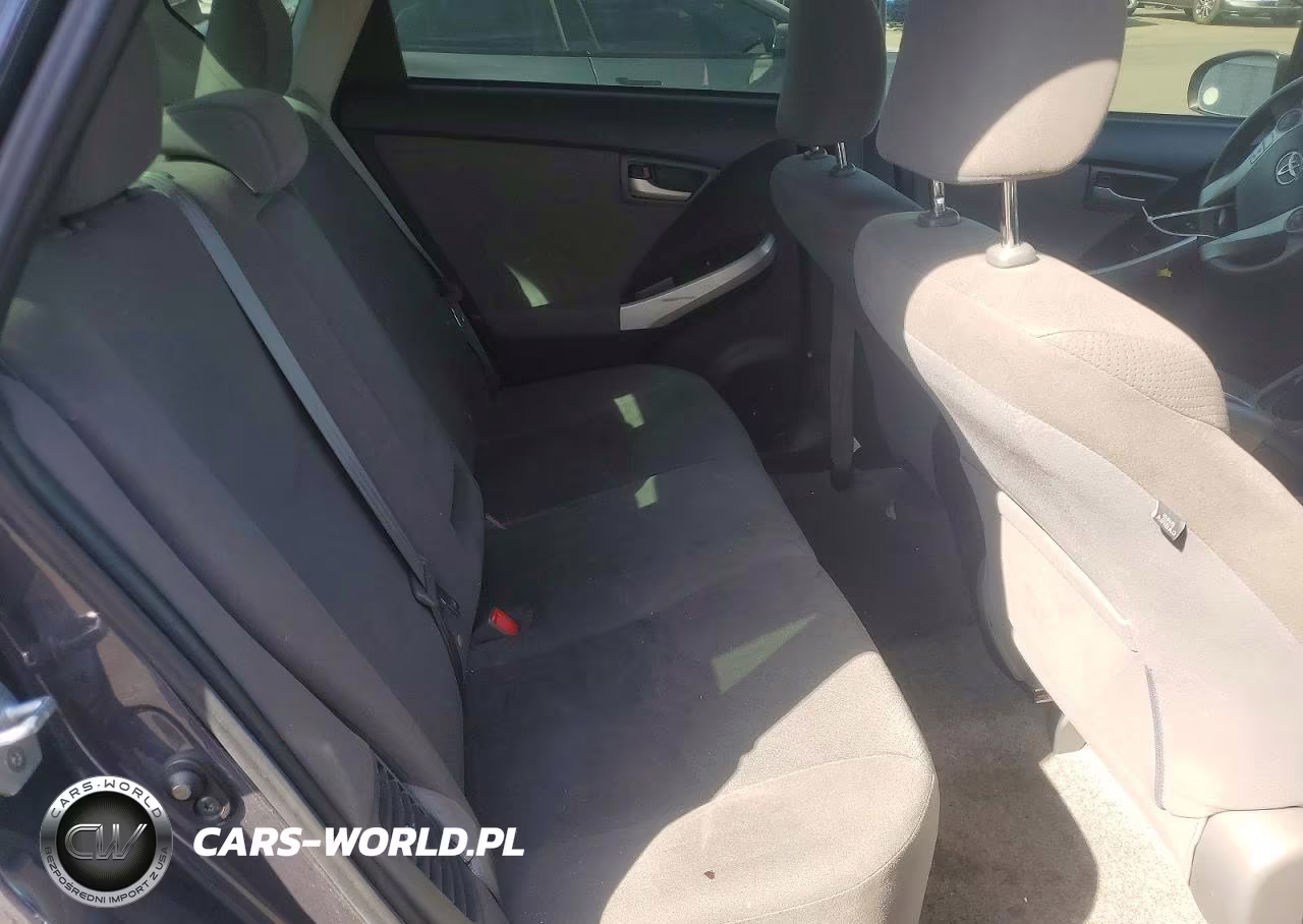 2013 Toyota Prius Two VIN:JTDKN3DU2D5670425 - 10