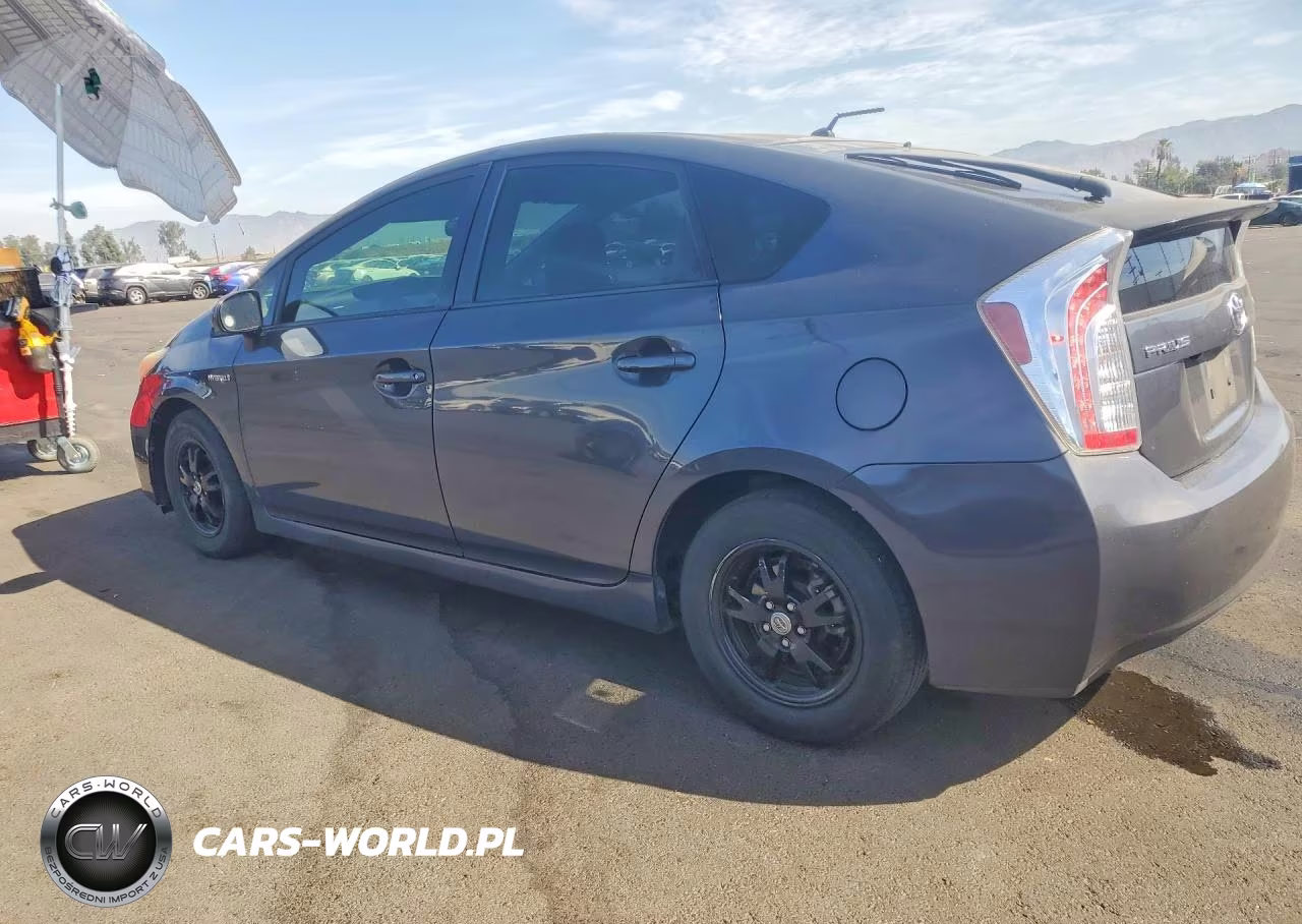2013 Toyota Prius Two VIN:JTDKN3DU2D5670425 - 2