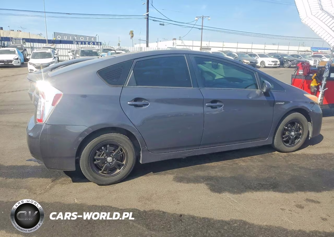 2013 Toyota Prius Two VIN:JTDKN3DU2D5670425 - 3