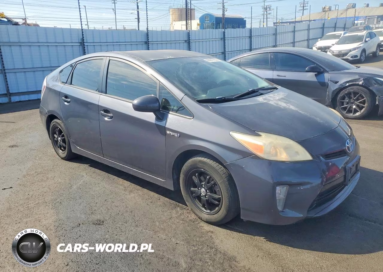 2013 Toyota Prius Two VIN:JTDKN3DU2D5670425 - 4