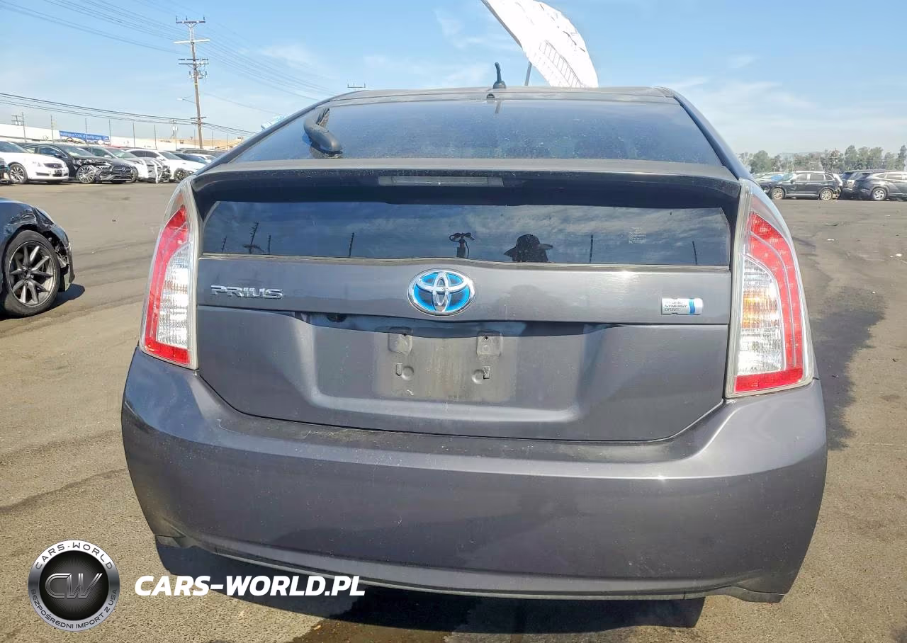 2013 Toyota Prius Two VIN:JTDKN3DU2D5670425 - 6