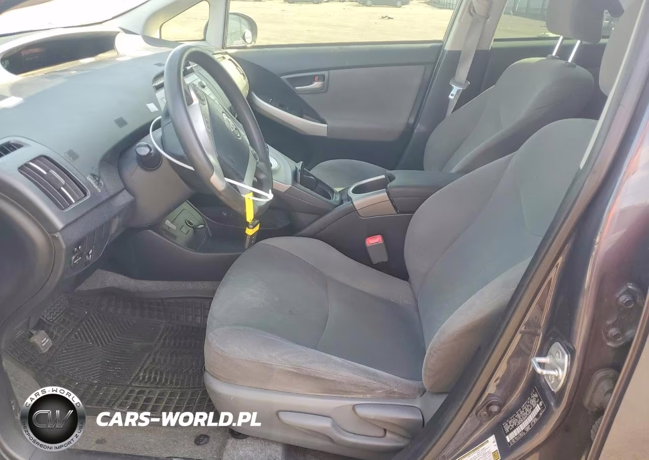 2013 Toyota Prius Two VIN:JTDKN3DU2D5670425 - 7