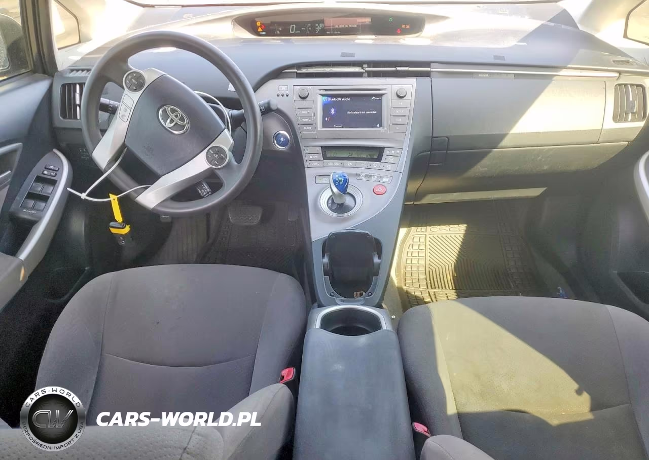 2013 Toyota Prius Two VIN:JTDKN3DU2D5670425 - 8