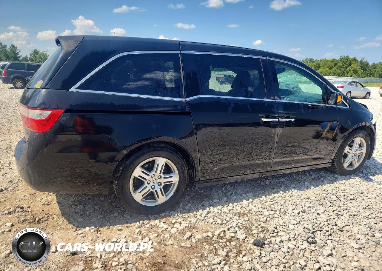 2011 Honda Odyssey Touring VIN:5FNRL5H95BB064506 - 3