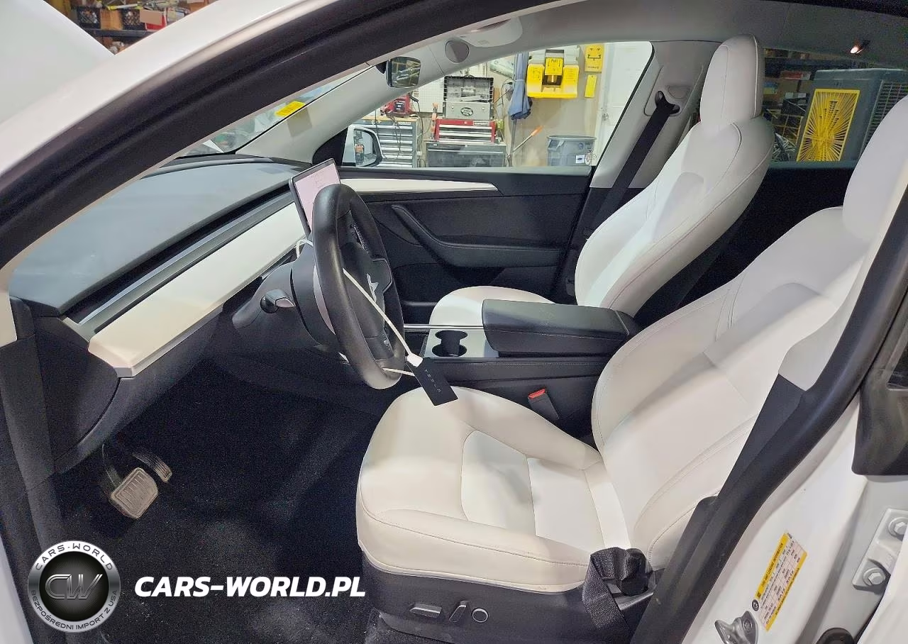 2023 Tesla Model Y VIN:7SAYGDEE9PF619558 - 7
