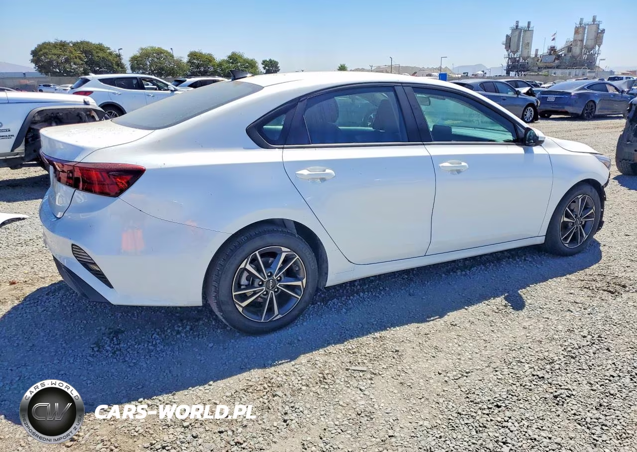 2024 Kia Forte Lxs VIN:3KPF24AD9RE802726 - 3