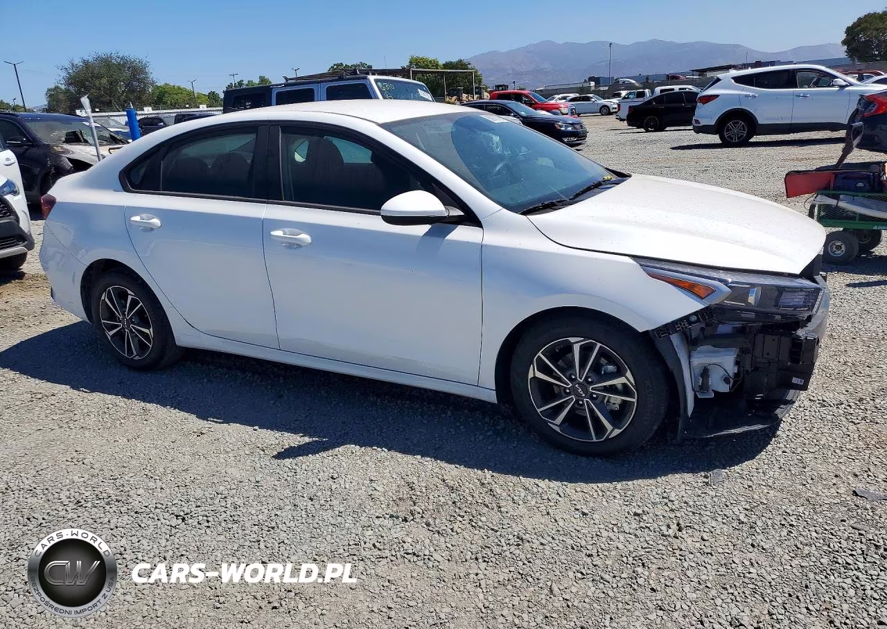 2024 Kia Forte Lxs VIN:3KPF24AD9RE802726 - 4
