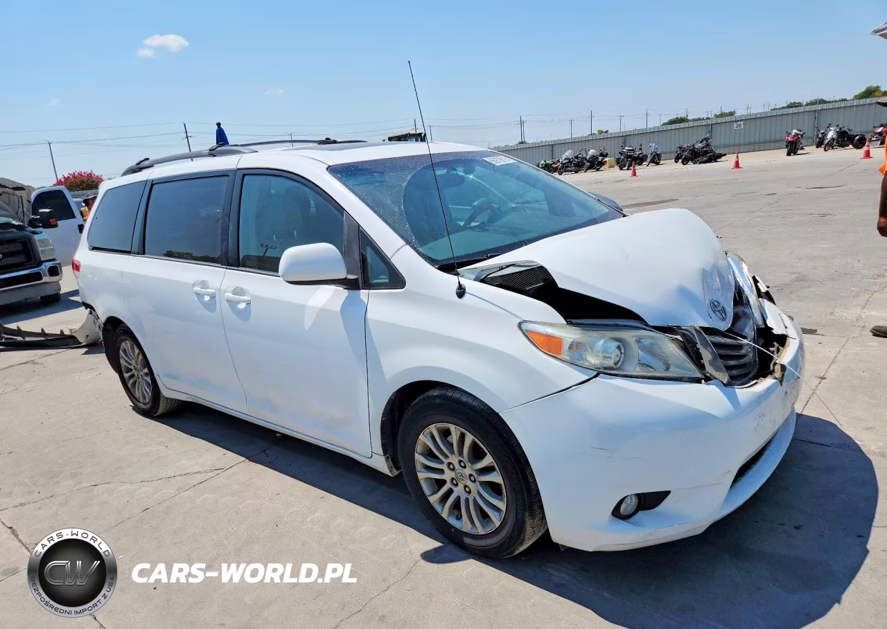2012 Toyota Sienna Xle 8-Passenger VIN:5TDYK3DC2CS263465 - 4