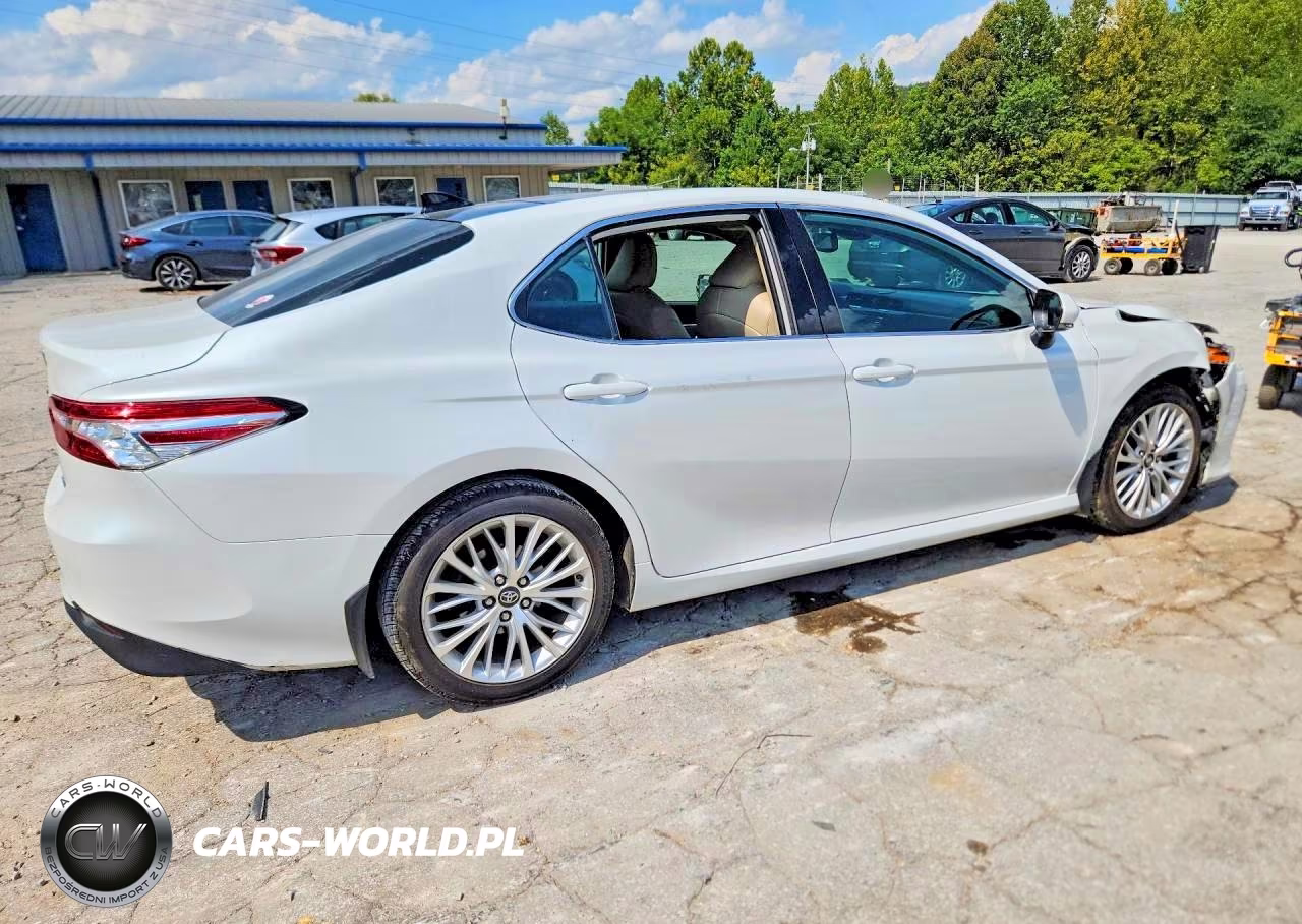 2019 Toyota Camry Xle VIN:4T1B11HK2KU813624 - 3
