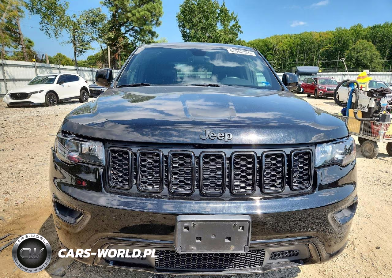 2017 Jeep Grand Cherokee Laredo VIN:1C4RJFAGXHC951898 - 5