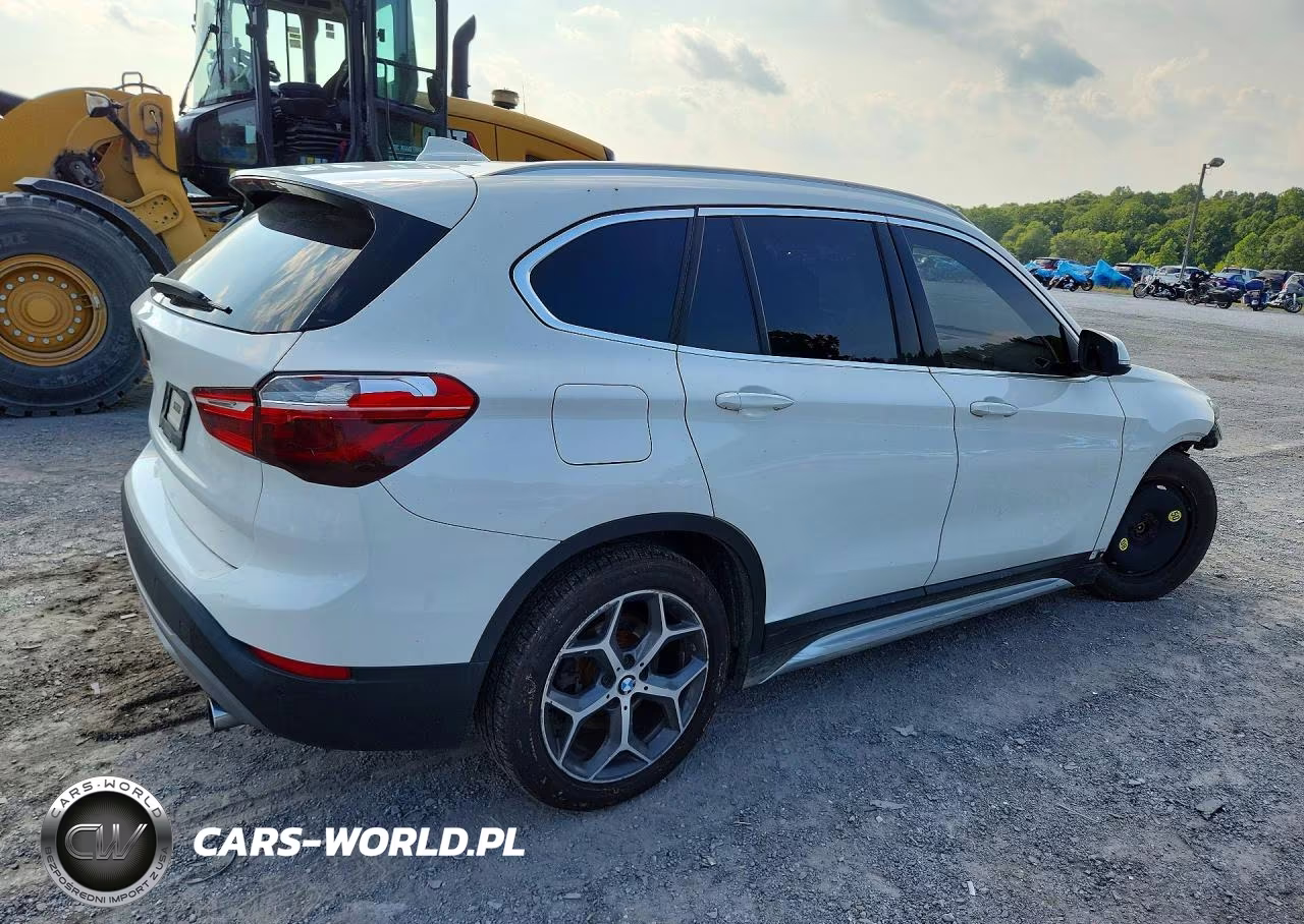 2018 BMW X1 xDrive28I VIN:WBXHT3C3XJ5K20528 - 3