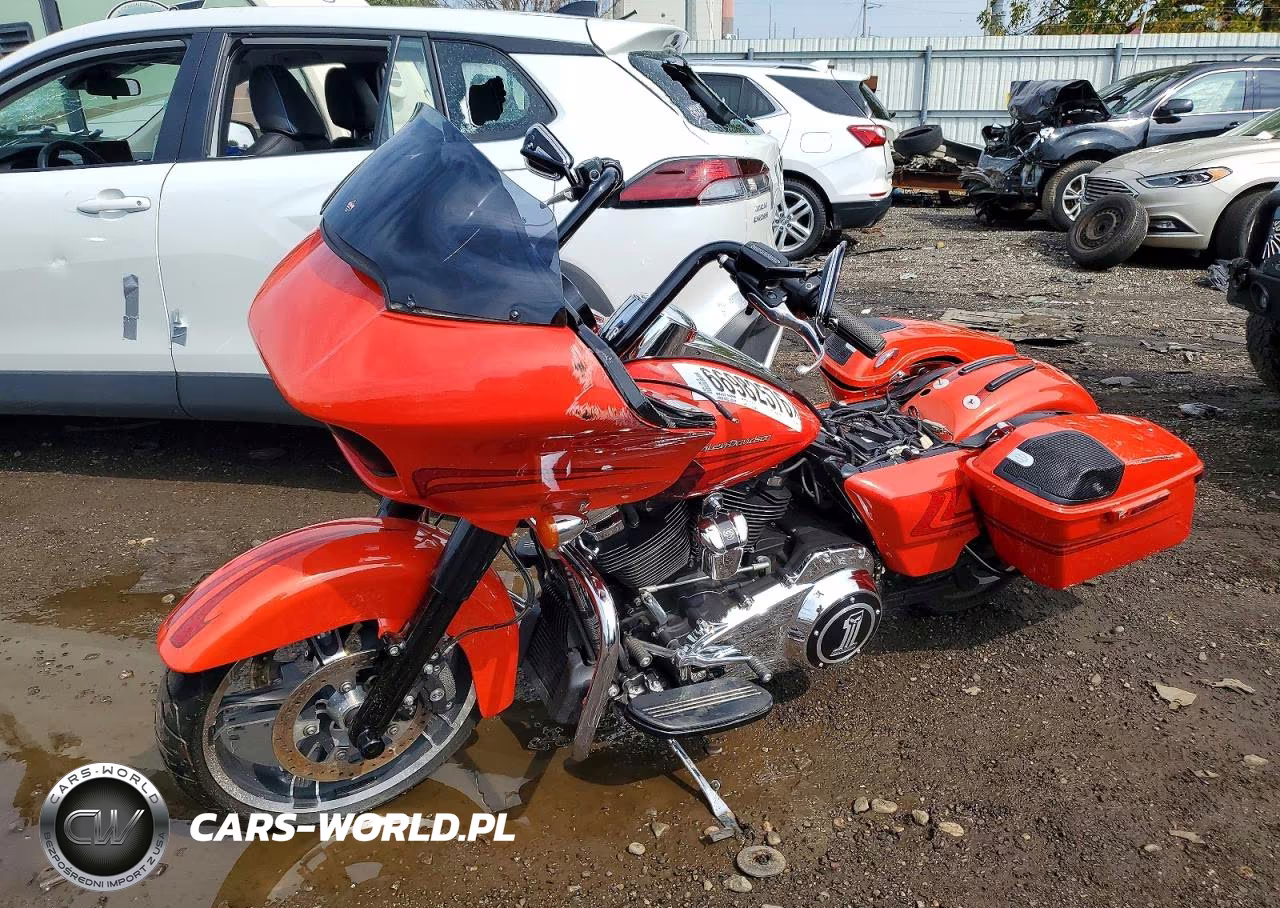 2017 Harley-Davidson Fltrxs Road Glide Special VIN:1HD1KTC18HB660211 - 3
