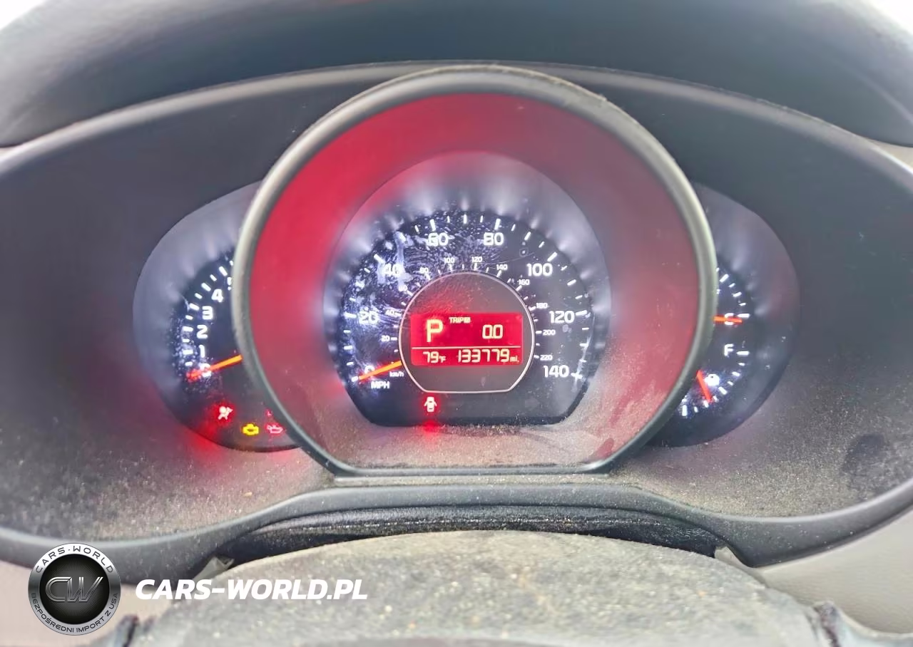 2016 Kia Soul + VIN:KNDJP3A51G7353313 - 9
