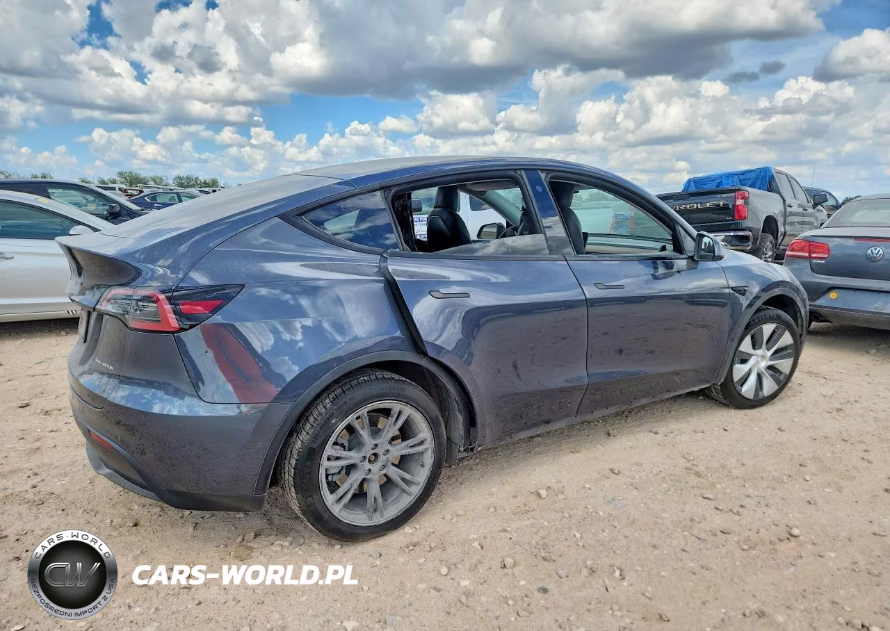 2022 Tesla Model Y VIN:7SAYGAEE4NF398740 - 3