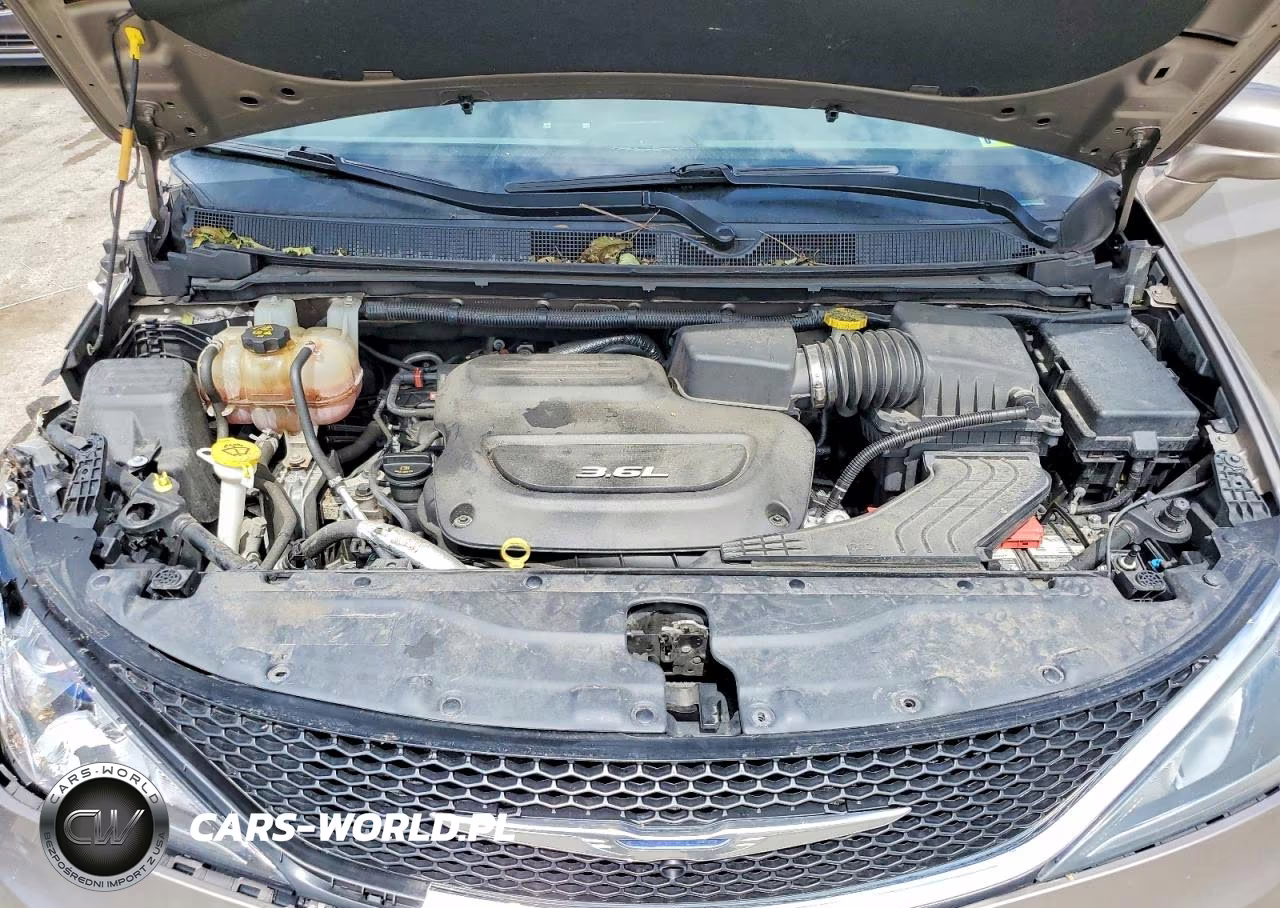 2018 Chrysler Pacifica Touring L VIN:2C4RC1BG2JR235702 - 12