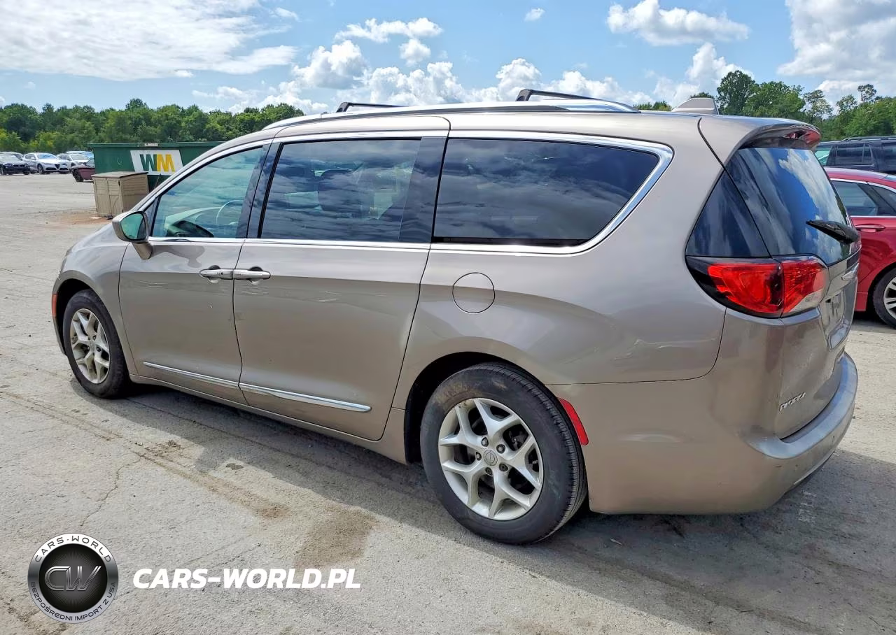 2018 Chrysler Pacifica Touring L VIN:2C4RC1BG2JR235702 - 2