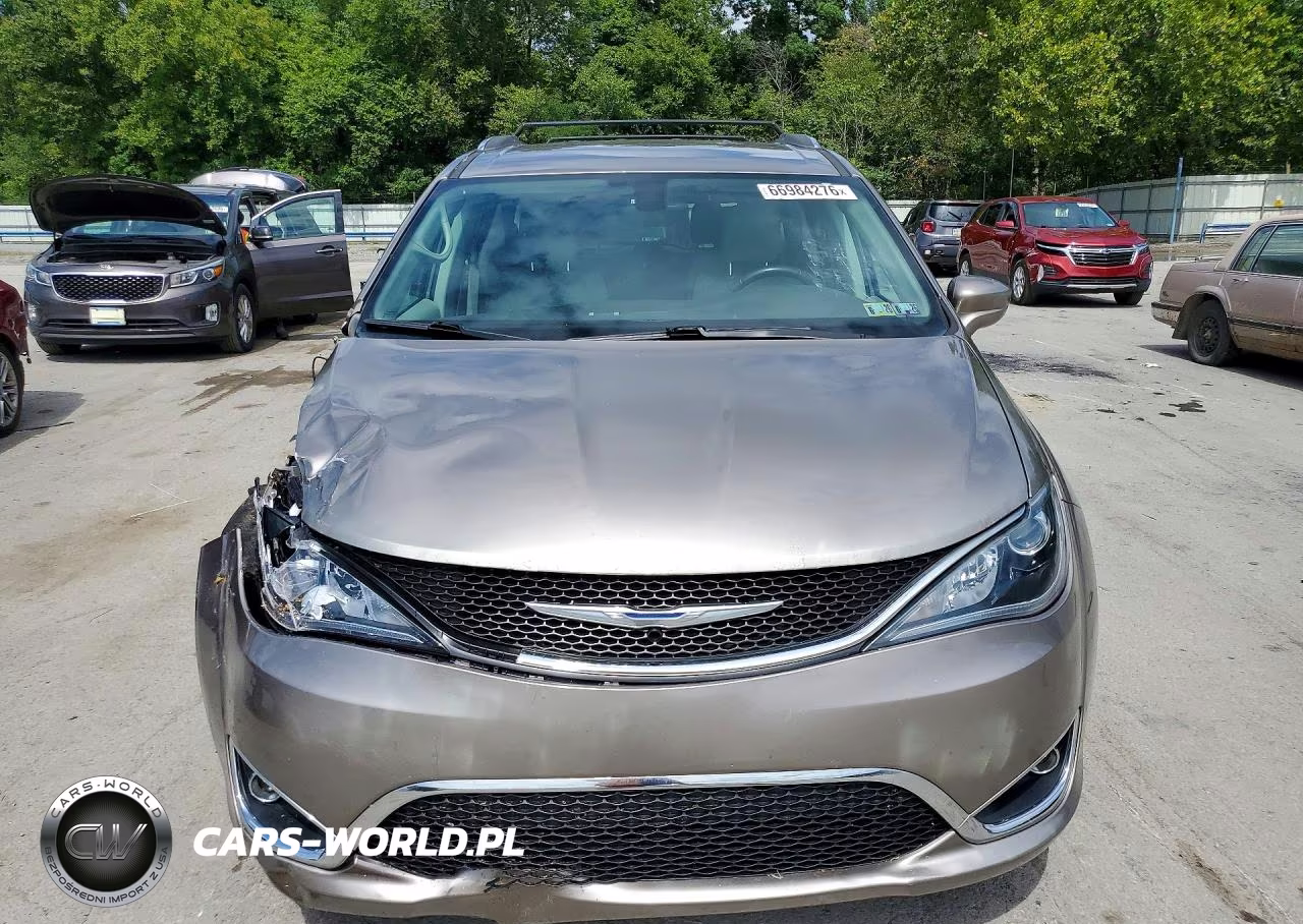 2018 Chrysler Pacifica Touring L VIN:2C4RC1BG2JR235702 - 5