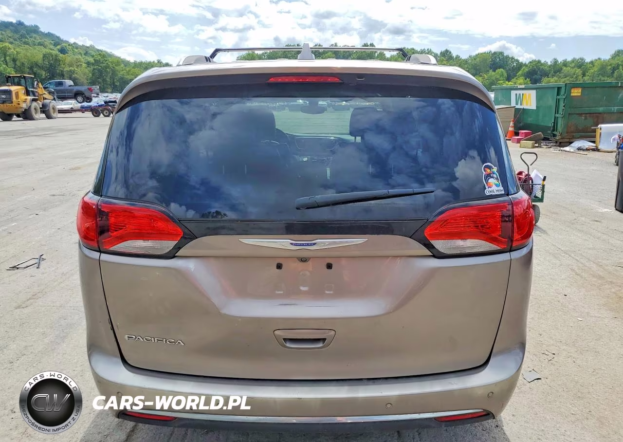 2018 Chrysler Pacifica Touring L VIN:2C4RC1BG2JR235702 - 6